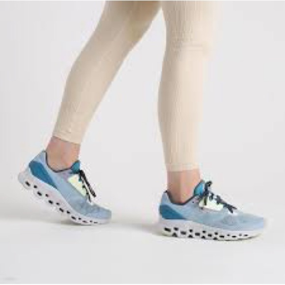 NEW Womens On Running Cloudstratus Chambray Lavender Size 9.5 Shoes Sneakers - Picture 3 of 11
